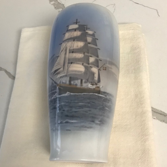Vintage Royal Copenhagen Denmark Vase Clipper Ship #4570 Signed - Picture 7 of 8